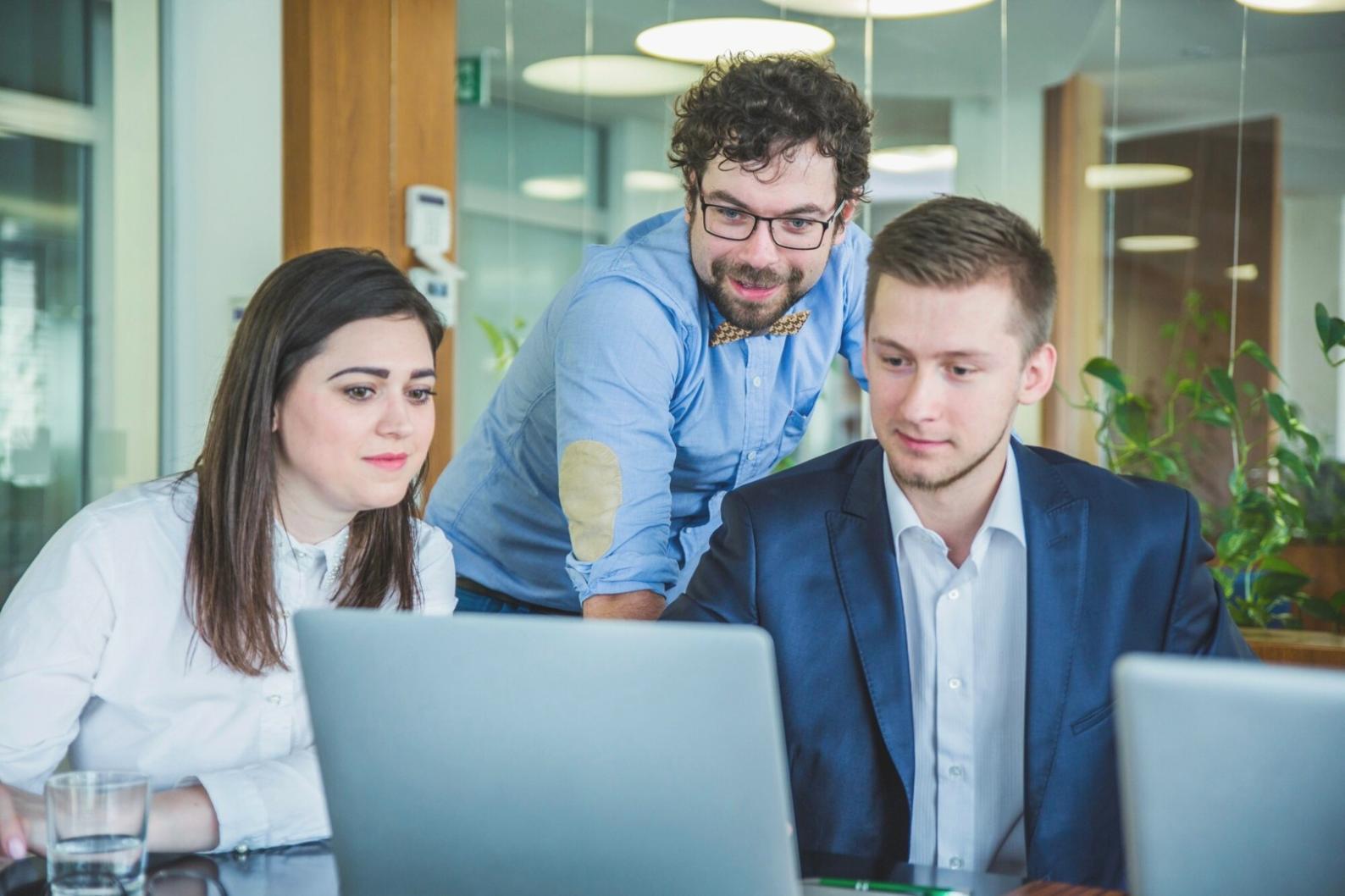 Professionelle technische Konfiguration für Remote-Finanzlernen
